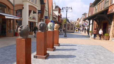 maasmechelen outlet winkels.